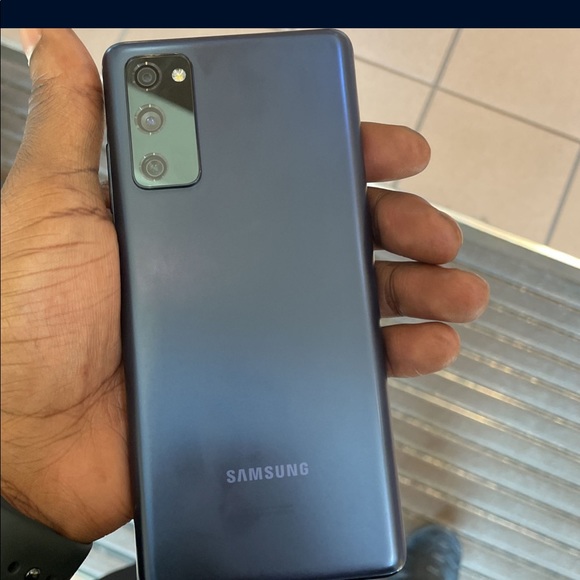 Need money and no use for 2 phones - Picture 2 of 2